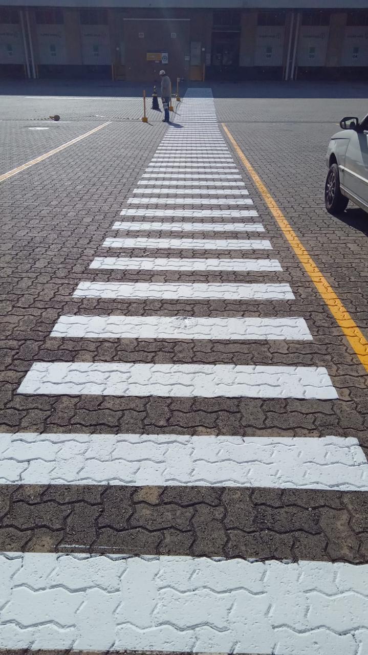 Pintura de faixa de pedestres